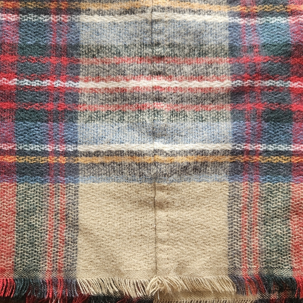 NWOT LOOK Plaid Oversized Round Blanket Scarf - Picture 5 of 7
